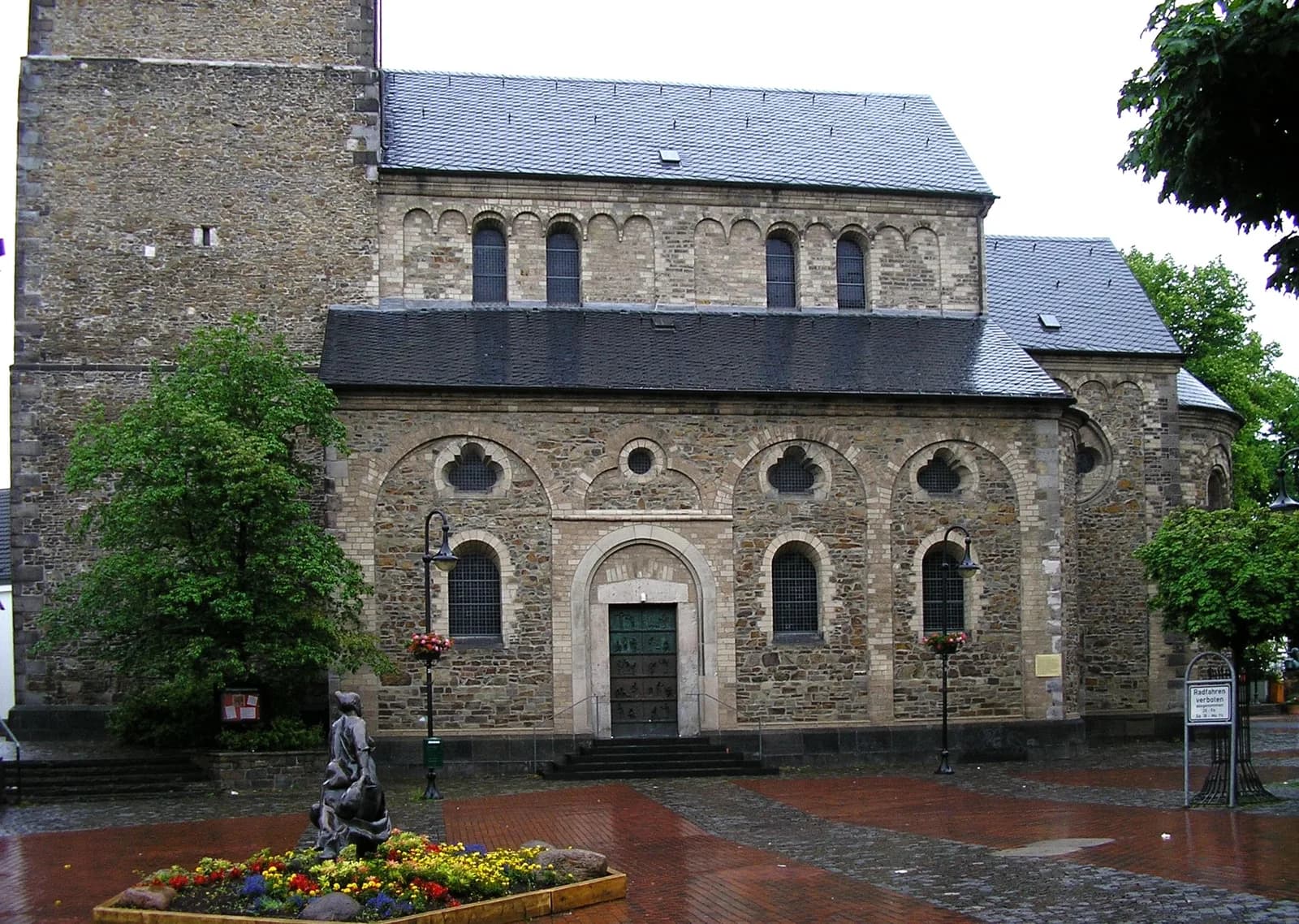Spätromanische Reformationskirche in der Hildener Altstadt
