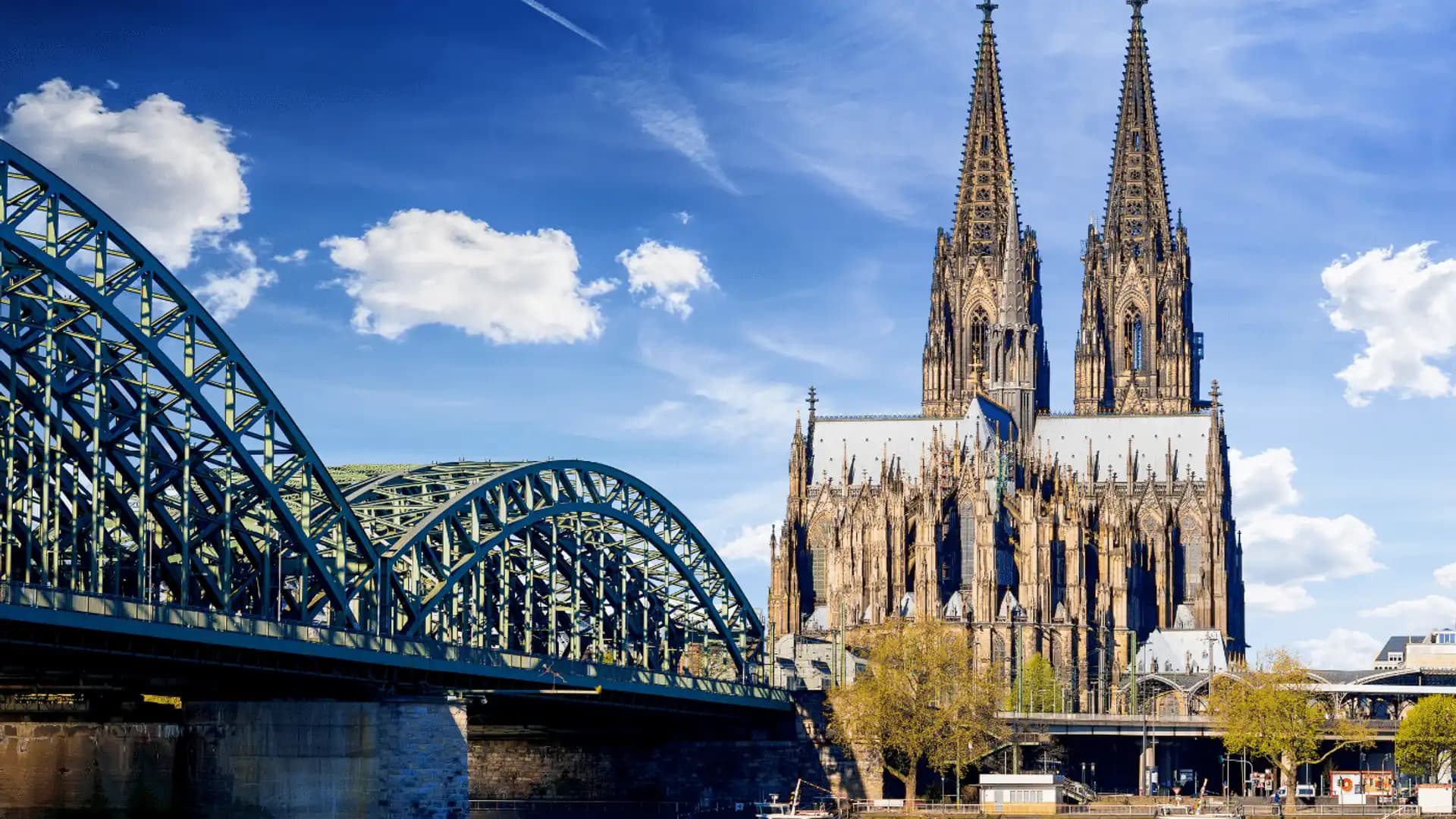 Kölner Dom bei Nacht - Monteurzimmer in Köln ab 15 Euro