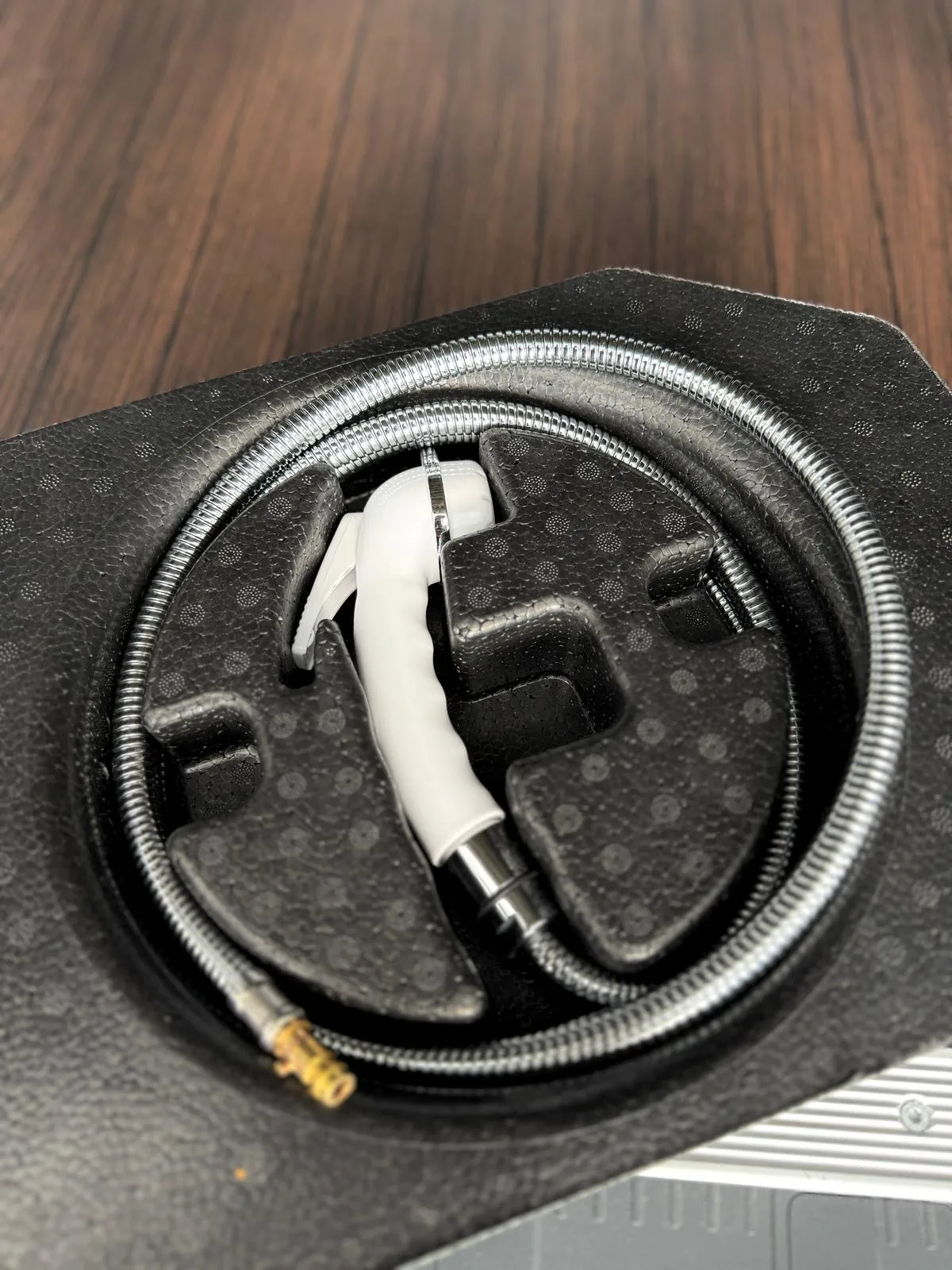 Campingplatz-Wasseranschluss für den Frischwassertank des VW Grand California